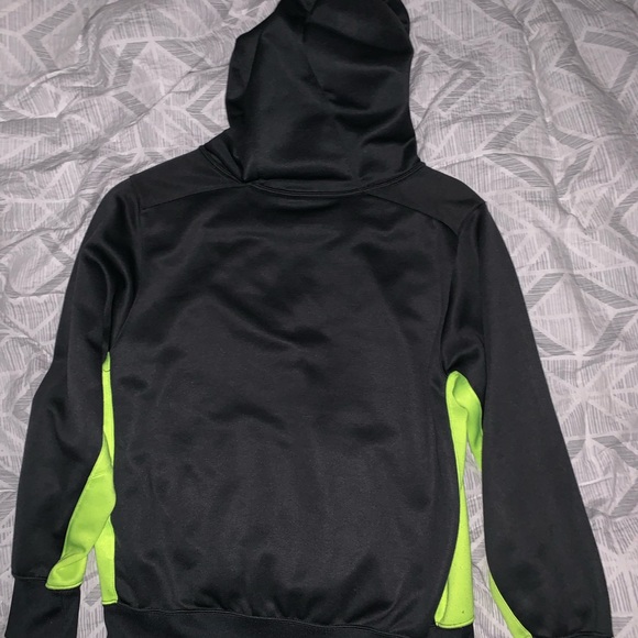 Good looking and comfortable Nike hoodie - Picture 2 of 3